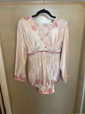 ✨ 2-Piece Korean Silk Pyjama Set  Pink Floral